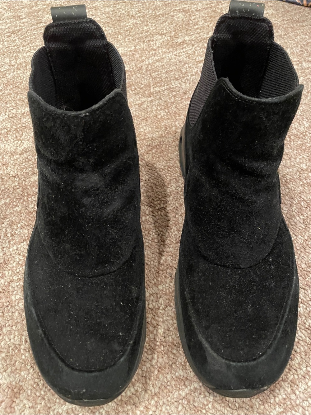 Nike Women’s Black Slip-On Suede Sneakers